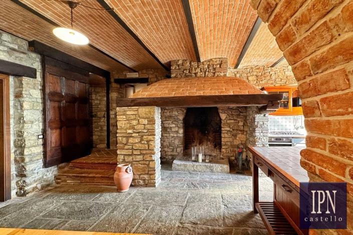 Image No.48-10 Bed Farmhouse for sale
