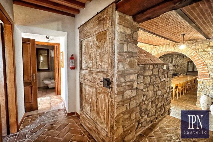 Image No.50-10 Bed Farmhouse for sale