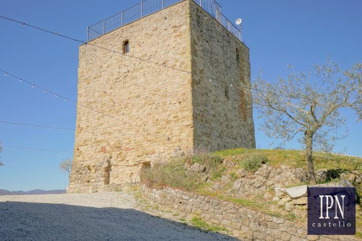 Image No.18-10 Bed Farmhouse for sale