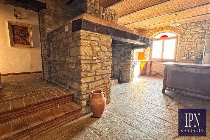 Image No.51-10 Bed Farmhouse for sale