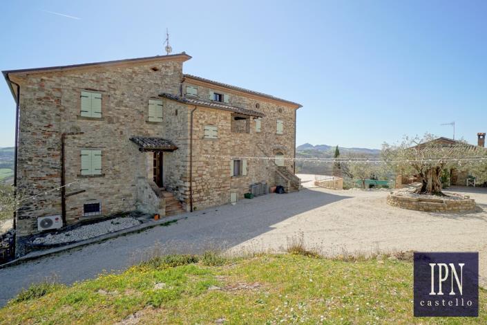 Image No.53-10 Bed Farmhouse for sale