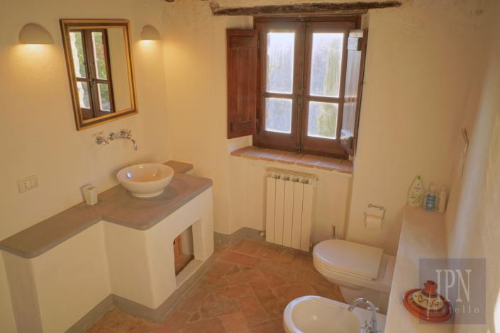 Image No.29-7 Bed Farmhouse for sale