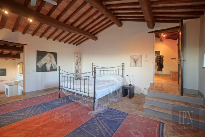 Image No.27-7 Bed Farmhouse for sale