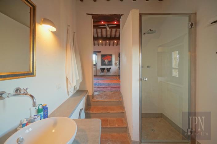 Image No.26-7 Bed Farmhouse for sale