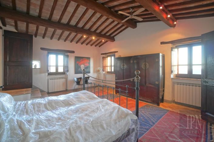 Image No.28-7 Bed Farmhouse for sale