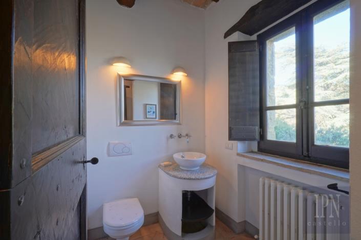 Image No.46-7 Bed Farmhouse for sale
