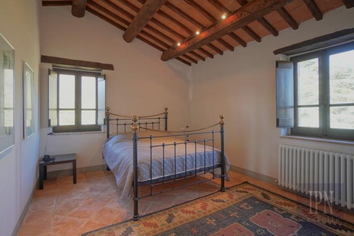 Image No.48-7 Bed Farmhouse for sale