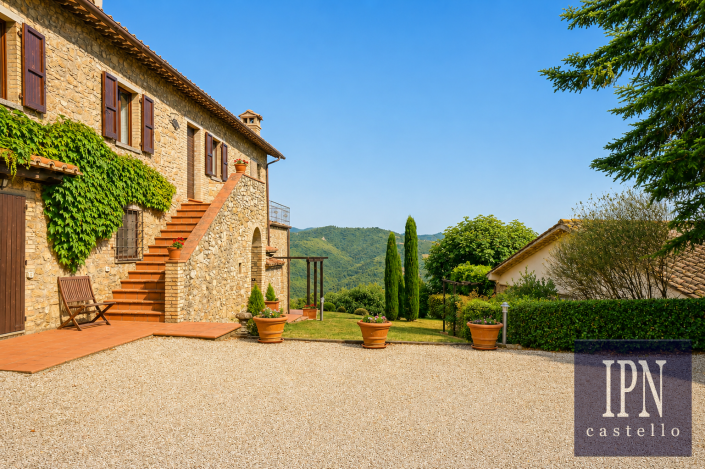 Image No.9-6 Bed Farmhouse for sale