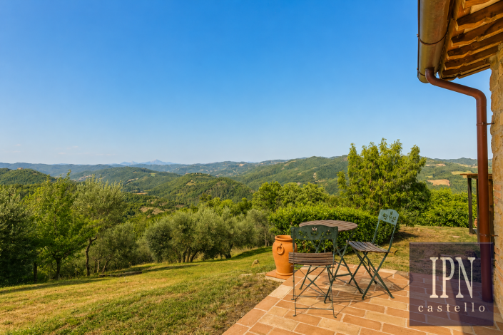 Image No.15-6 Bed Farmhouse for sale