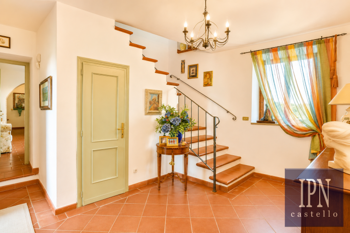 Image No.16-6 Bed Farmhouse for sale