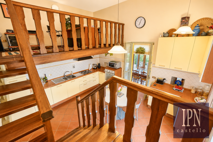 Image No.17-6 Bed Farmhouse for sale