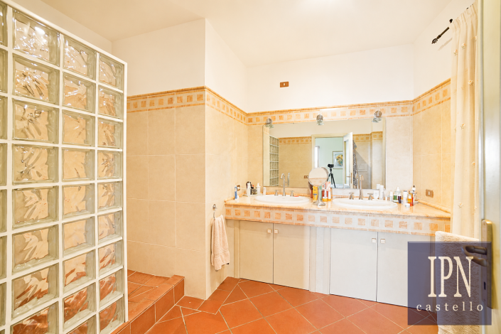Image No.28-6 Bed Farmhouse for sale