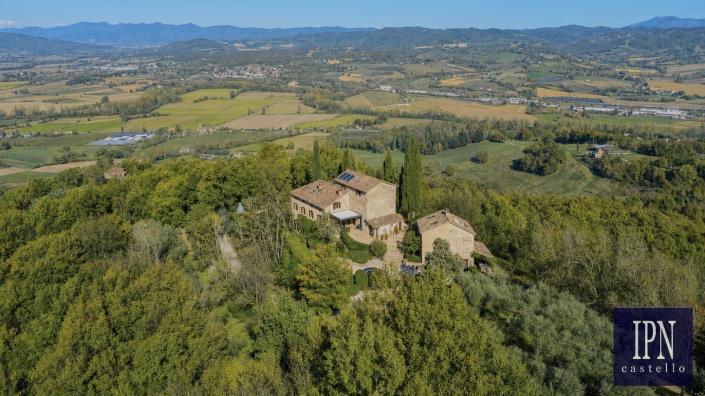 Image No.13-10 Bed Farmhouse for sale