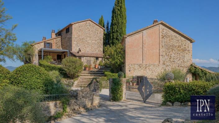 Image No.16-10 Bed Farmhouse for sale