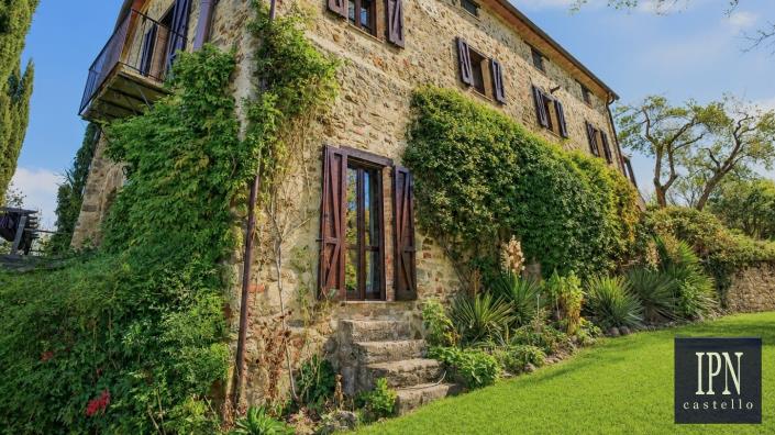 Image No.18-10 Bed Farmhouse for sale