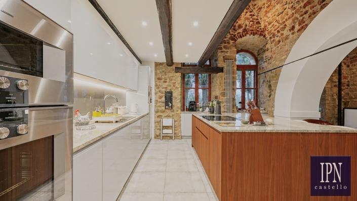 Image No.34-10 Bed Farmhouse for sale