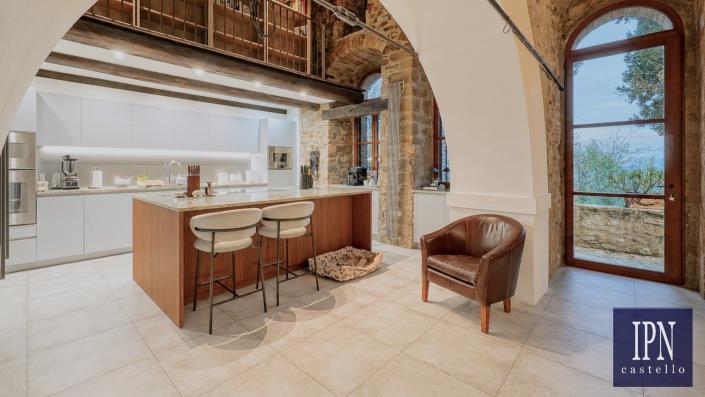 Image No.35-10 Bed Farmhouse for sale