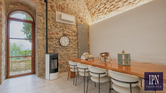 Image No.37-10 Bed Farmhouse for sale
