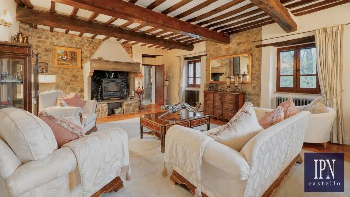 Image No.40-10 Bed Farmhouse for sale