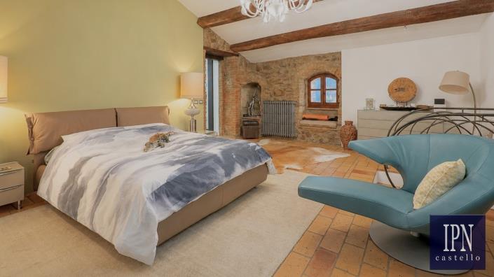 Image No.43-10 Bed Farmhouse for sale