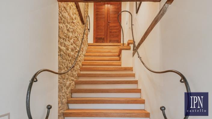 Image No.42-10 Bed Farmhouse for sale