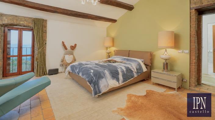 Image No.44-10 Bed Farmhouse for sale