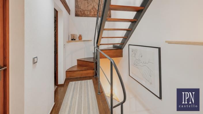 Image No.56-10 Bed Farmhouse for sale