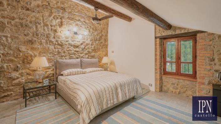 Image No.57-10 Bed Farmhouse for sale