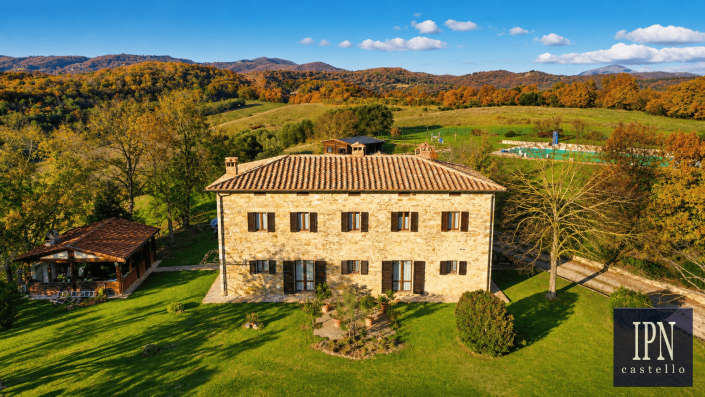 Image No.10-4 Bed Farmhouse for sale