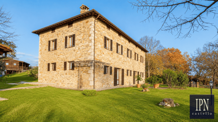 Image No.16-4 Bed Farmhouse for sale