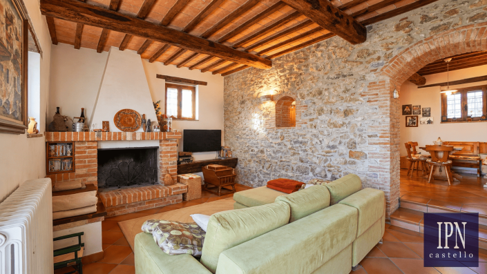 Image No.18-4 Bed Farmhouse for sale