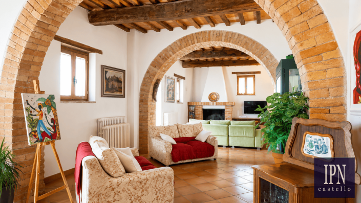 Image No.19-4 Bed Farmhouse for sale