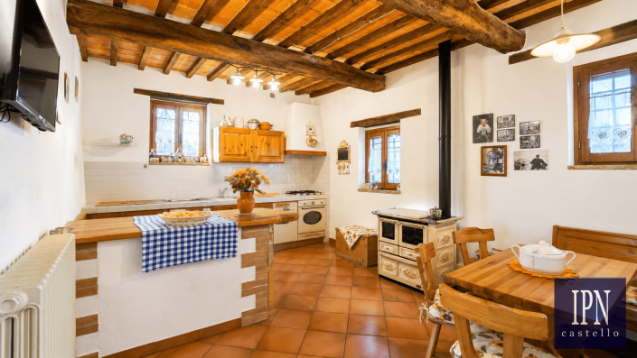 Image No.21-4 Bed Farmhouse for sale
