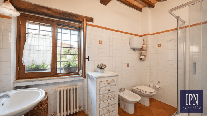 Image No.22-4 Bed Farmhouse for sale