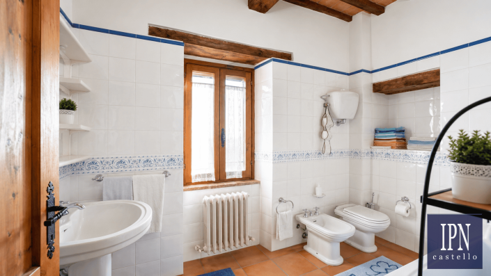 Image No.26-4 Bed Farmhouse for sale