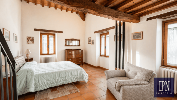Image No.32-4 Bed Farmhouse for sale