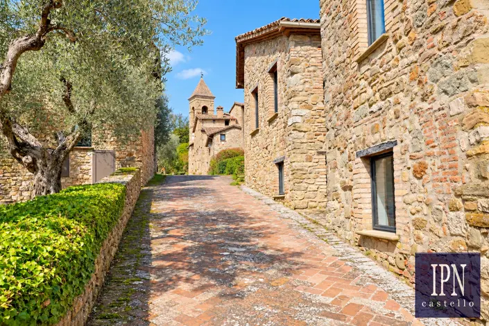 Image No.17-5 Bed House for sale