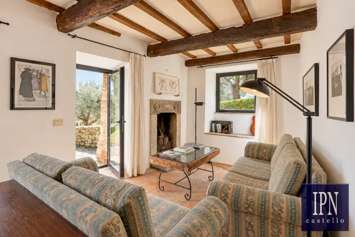 Image No.41-5 Bed House for sale