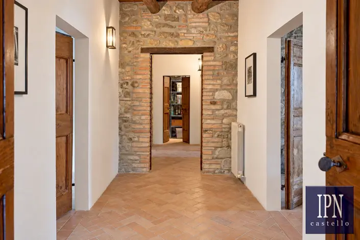 Image No.44-5 Bed House for sale