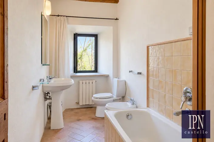 Image No.48-5 Bed House for sale