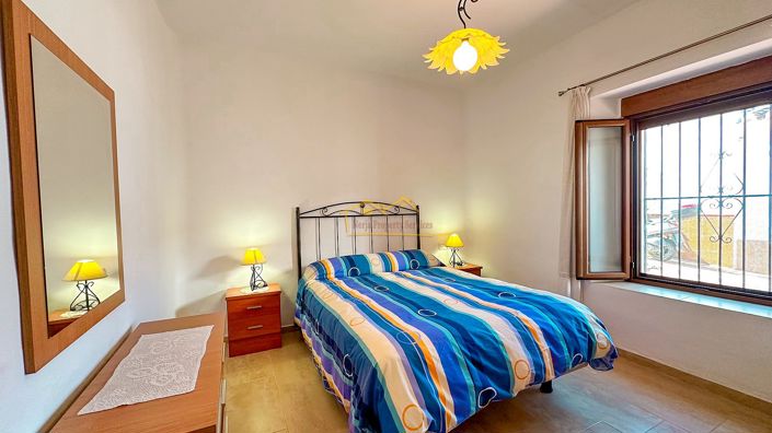 Image No.19-4 Bed House for sale