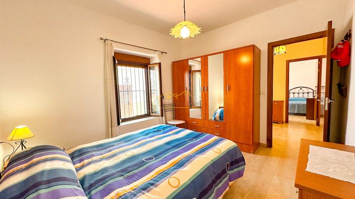 Image No.20-4 Bed House for sale