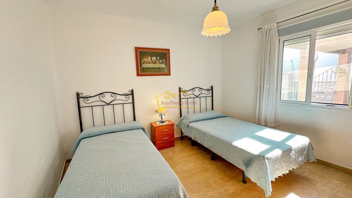 Image No.21-4 Bed House for sale