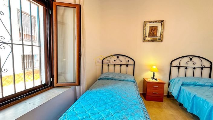 Image No.24-4 Bed House for sale