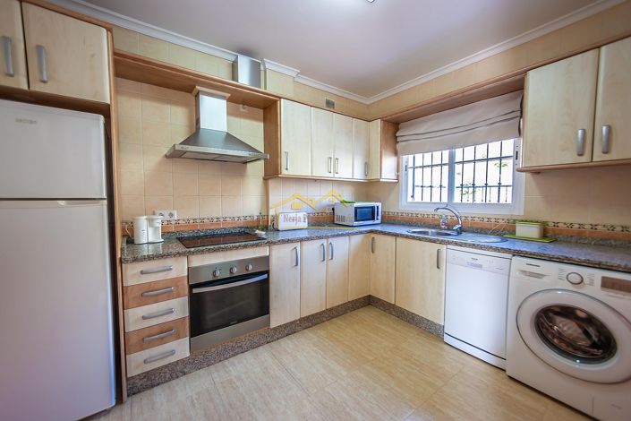 Image No.15-3 Bed House for sale