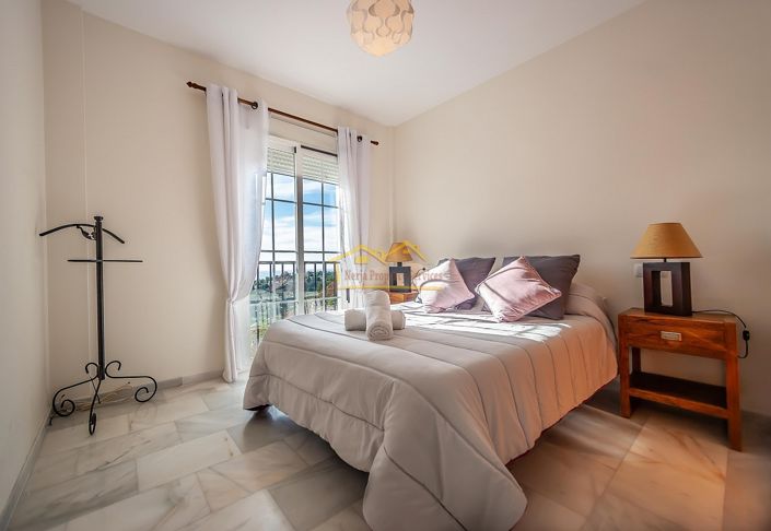 Image No.24-3 Bed House for sale