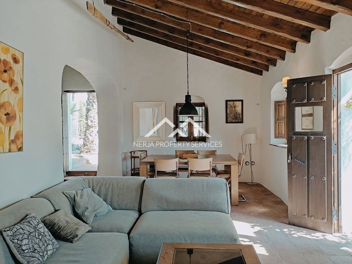 Image No.11-9 Bed Property for sale