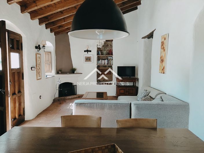 Image No.12-9 Bed Property for sale