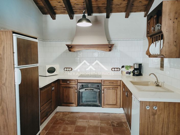 Image No.23-9 Bed Property for sale