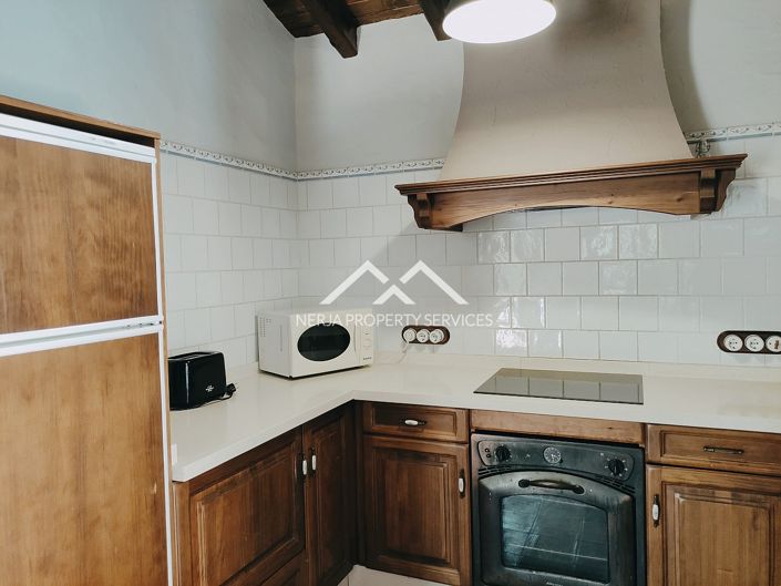 Image No.26-9 Bed Property for sale